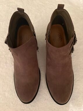 Hokus Pokus Saint 5 Ankle Boots Sz 8.5 Deep Earth Brown Buckle Booties NIB